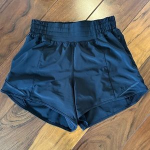 Lululemon Hotty Hots HR 4” Size 4